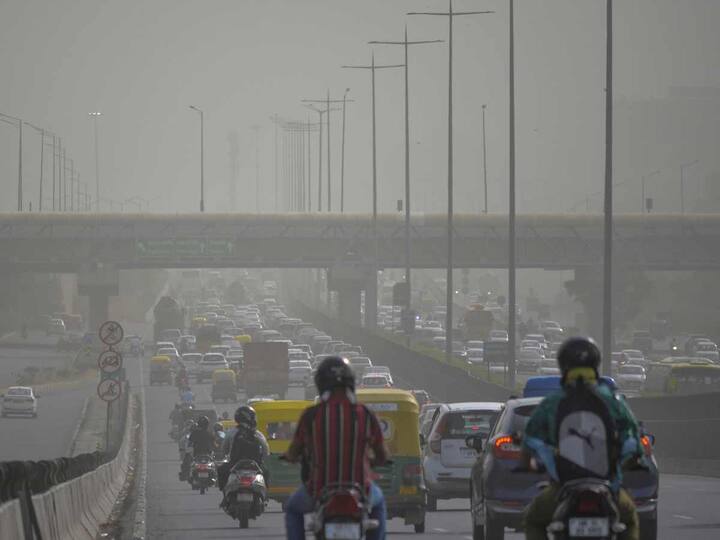 Gurugram skyline is engulfed with dust as the air quality deteriorated in areas around Delhi-Gurugram Expressway on Tuesday. (Source: PTI)