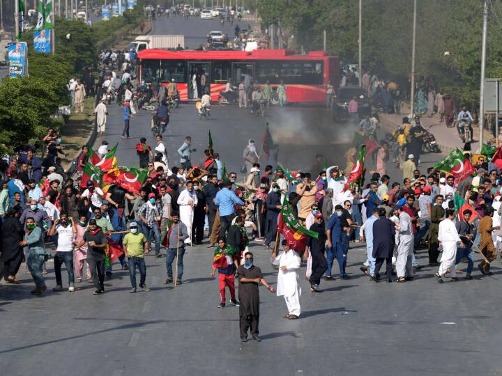 Pakistan Imran Khan: पाकिस्तान में पंजाब सरकार ने आर्मी एक्ट को दी मंजूरी, इमरान खान के गिरफ्तार कार्यकर्ताओं को मिल सकती है फांसी की सजा! Pakistan Punjab provinence govt approve army act againist Imran khan PTI Supporter may get death row Pakistan Imran Khan: पाकिस्तान में पंजाब सरकार ने आर्मी एक्ट को दी मंजूरी, इमरान खान के गिरफ्तार कार्यकर्ताओं को मिल सकती है फांसी की सजा!