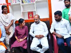 ఏబీవీపీ ఝాన్సీని పరామర్శించిన బండి సంజయ్ - లాకప్ లో థర్డ్ డిగ్రీ ప్రయోగించారని ఆరోపణలు