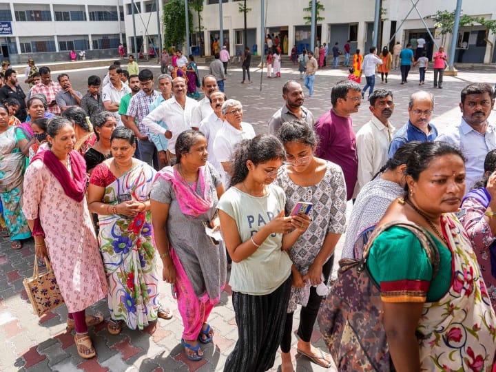 Karnataka Election: आखिरी मिनट में कर्नाटक की इतने प्रतिशत जनता ने तय किया किस पार्टी को करना है वोट, देखिए सर्वे के नतीजे