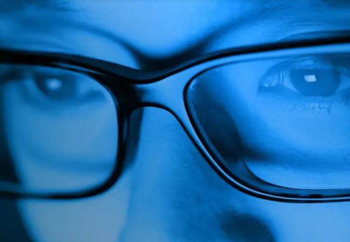 এই পরিস্থিতিতে মানুষ ঋণ নিয়ে বা ধার নিতে বাধ্য হয়। প্রথমে ঘনিষ্ঠ বন্ধু বা আত্মীয়দের কাছ থেকে সাহায্য নেওয়ার চেষ্টা করি আমরা। যাদের কাছে এই বিকল্প নেই, তারা ঋণ নেওয়ার চেষ্টা করে। সেই ক্ষেত্রে সহজে লোনও পাওয়া যায়। যদিও কিছু লোক এই ঋণের ফাঁদে পড়ে যান। পরবর্তীকালে যার ফল হয় মারাত্মক।