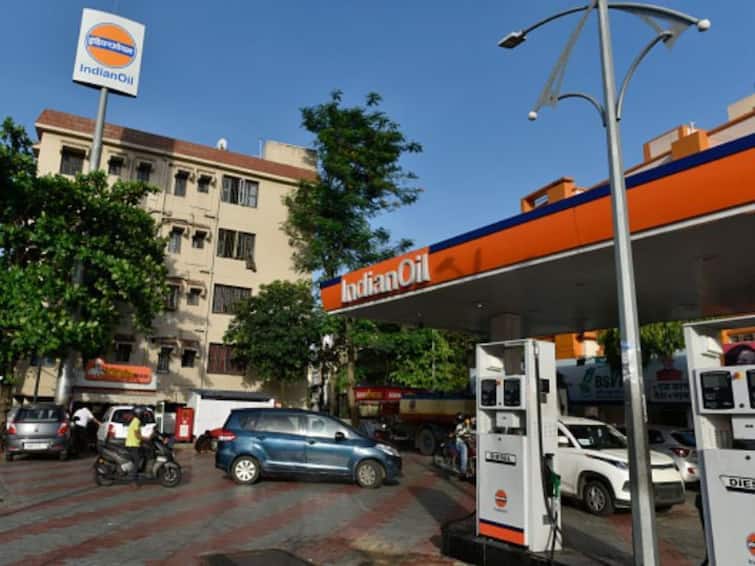 Indian Oil Q4 Results Net Profit Zooms 67 Per Cent To Rs 10,059 Crore As Crude Prices Ease Indian Oil Q4 Results: Net Profit Zooms 67 Per Cent To Rs 10,059 Crore As Crude Prices Ease