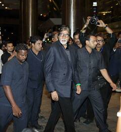 Amitabh Bachchan, Anushka Sharma: இவங்களுக்கு லிஃப்ட் கொடுத்தது குற்றமா?.ஹெல்மெட் அணியாமல் சென்று அபராதம் பெற்ற பாலிவுட் நடிகர்கள்