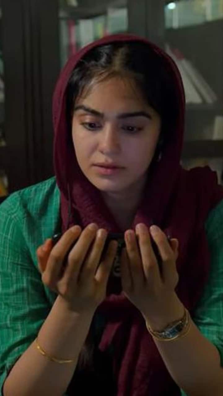 2008 मध्ये रिलीज झालेल्या विक्रम भट्टच्या 1920 या हॉरर चित्रपटामधून अदानं बॉलिवूडमध्ये पदार्पण केलं.