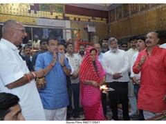 केंद्रीय मंत्री गडकरी ने वसुंधरा राजे के साथ दूसरी बार किए बाला जी के दर्शन, निकाले जा रहे ये राजनीतिक मायने