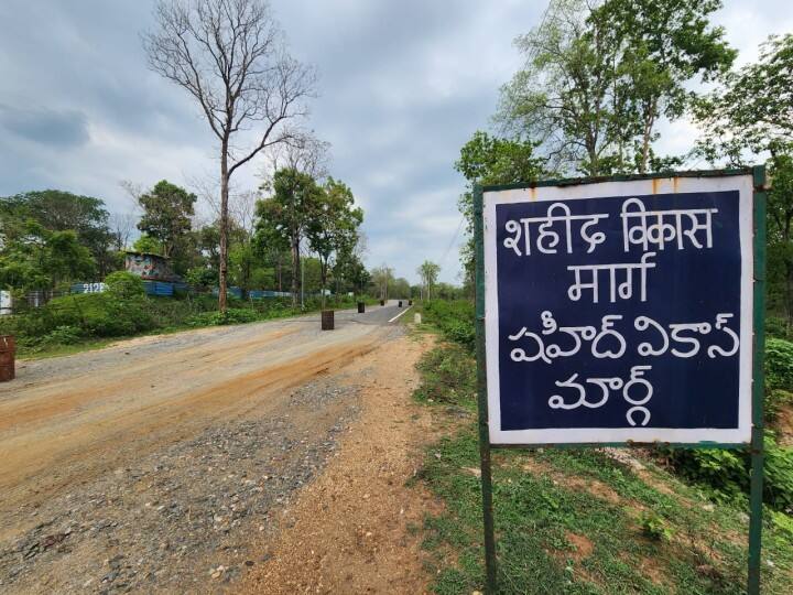 Road worth crores built in the name of martyred got spoiled in just three years, opposition accused of corruption ann Bastar: शहीद जवानों के नाम पर बनी सड़क महज तीन साल में हुई खराब, बारिश में चलना मुश्किल