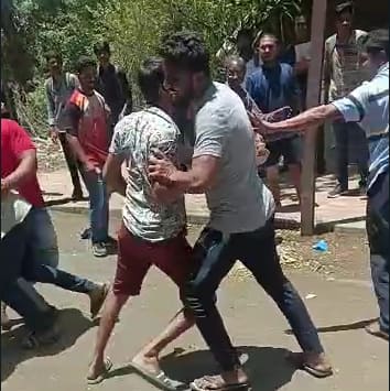 पुण्यात अनेक ठिकाणी अतिक्रमण विभागाने कारवाईची मोहीम हाती घेतली आहे.