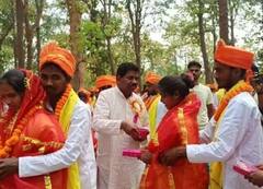 ਭਾਰਤ ਦੇ ਇਸ ਪਿੰਡ 'ਚ ਲਿਵ-ਇਨ ਰਿਲੇਸ਼ਨਸ਼ਿਪ 'ਚ ਰਹਿ ਰਹੇ ਸਨ 501 ਜੋੜੇ , ਕੇਂਦਰੀ ਮੰਤਰੀ ਨੇ ਕਰ ਦਿੱਤਾ ਕੰਨਿਆਦਾਨ