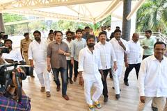 హైదరాబాద్ నీరా కేఫ్ లో ఏపీ మంత్రి, నీరా టేస్ట్ చేసిన జోగి రమేష్