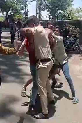 त्यामुळे शहरातील अनेक परिसरांमध्ये मोठ्या प्रमाणात कारवाई करण्यात येत आहे.