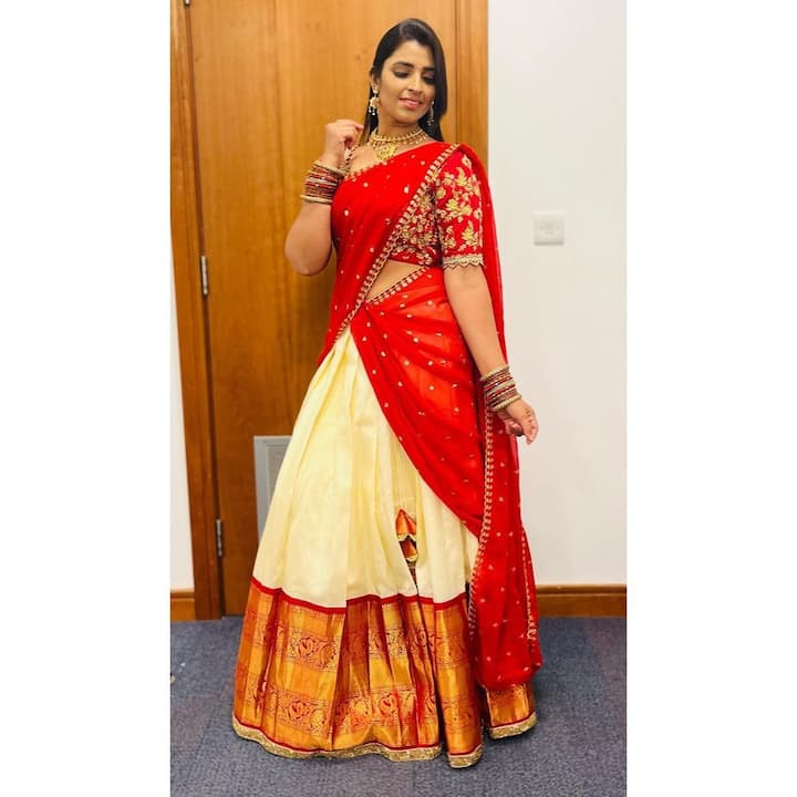 శారీలో యాంకర్ శ్యామలా స్టన్నింగ్ లుక్స్