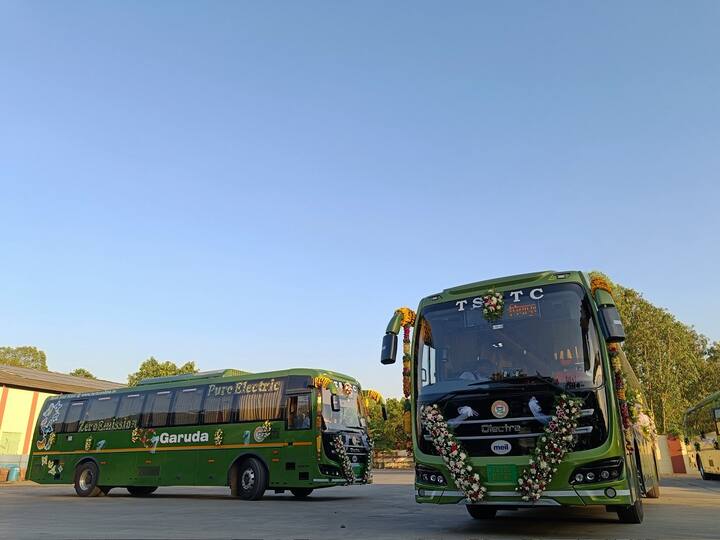 Minister Puvvada Ajay inagurates TSRTC E Garuda AC buses beween Hyderabad Vijayawada E Garuda Buses: టీఎస్ఆర్టీసీ ఈ-గరుడ బస్సులు ప్రారంభం, HYD-VJA మధ్య 20 నిమిషాలకో బస్ నడిచేలా ప్లాన్