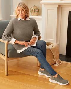 Martha Stewart ने कायम की मिसाल, 81 की उम्र में बनीं सबसे उम्रदराज स्विमसूट कवर मॉडल, जानिए फिटनेस सीक्रेट