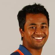 2010ல் நடந்த மூன்றாவது சீசனில் டெக்கான் சார்ஜர்ஸ் அணியின் ப்ரக்யன் ஓஜா தனது துரிதமான பவுலிங்கில் 21 வீக்கெட்களை எடுத்து பர்பில் கேப் வீரர் ஆனார்.