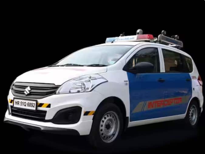 ఇంటర్సెప్టర్ అనే పోలీసు వెహికిల్ జాతీయ రహదారులపై ఉంటాయి. ఈ వాహనాన్ని దాటి ఓవర్ స్పీడ్ తో వెళ్లే వాహనాల నంబర్ ప్లేట్లతో సహా కనబడేలా ఇవి ఫోటో తీసి ఆ ప్రాంతంలో స్పీడ్ లిమిట్ ఎంత.. మీరెంత స్పీడ్ తో వెళ్తున్నారో చెబుతూ చలానా పంపిస్తారు.