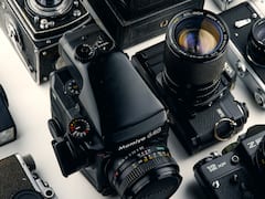 कैमरा हमेशा लाल काले रंग का ही क्यों होता है?