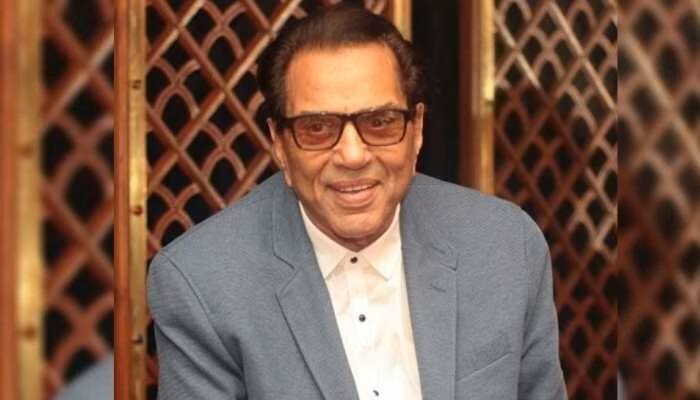 जिसके बाद सुभाष घई ने हेमा पर थोड़ा दबाव बनाया और एक्ट्रेस ने मजबूर होकर बिकिनी पहनी फिर स्विमिंग पूल में सीन शूट किया. वहीं जब धर्मेंद्र को इस बात का पता चला तो वो गुस्से से आग बबूला हो गए सुभाष घई को थप्पड़ मार दिया.