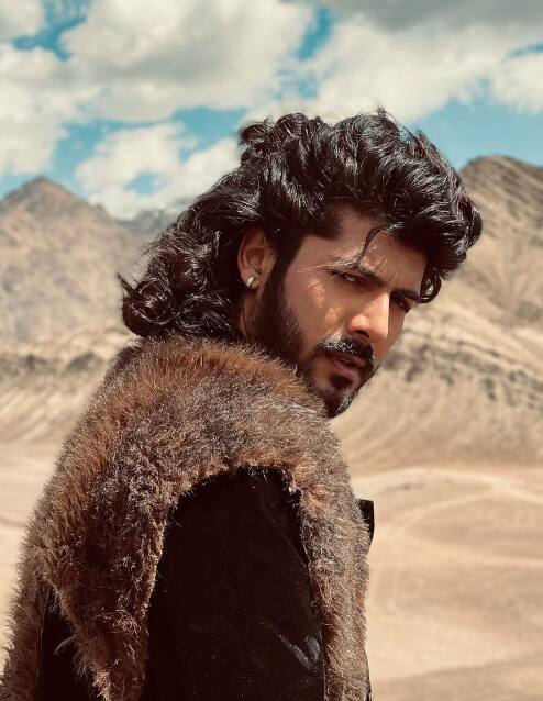 शीझान खान रोहित शेट्टीच्या 'खतरों के खिलाडी 13'मध्ये स्टंटबाजी करताना दिसणार आहे.