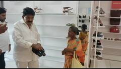 Perni Nani Helps to Women | కాళ్లకు చెప్పుల్లేని వృద్ధురాలికి పేర్నినాని సాయం | ABP Desam
