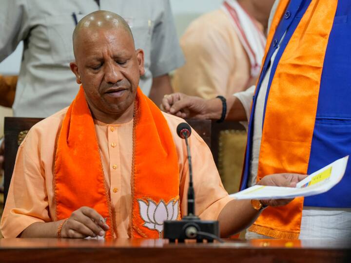 Moradabad 1980 riot report to be table by Yogi Adityanath UP Government Know everything about Eidgah clash UP Police Moradabad 1980 Riot: योगी सरकार पेश करेगी मुरादाबाद 1980 दंगे की रिपोर्ट, पढ़ें क्‍या है ईदगाह हिंसा की कहानी