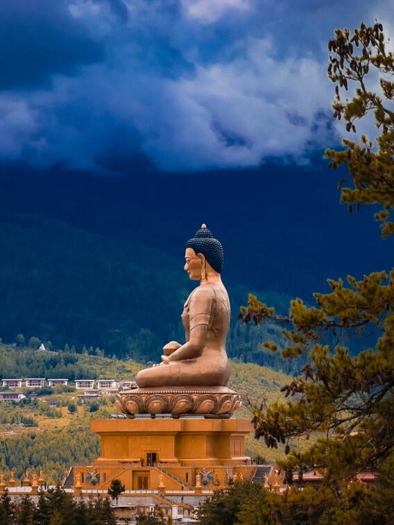 भूटान को क्यों कहा जाता है 'लैंड ऑफ थंडर ड्रैगन'