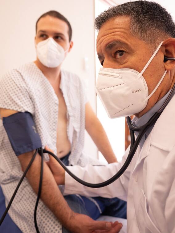 हाई ब्लड प्रेशर के इन संकेतों को ना करें नजरअंदाज