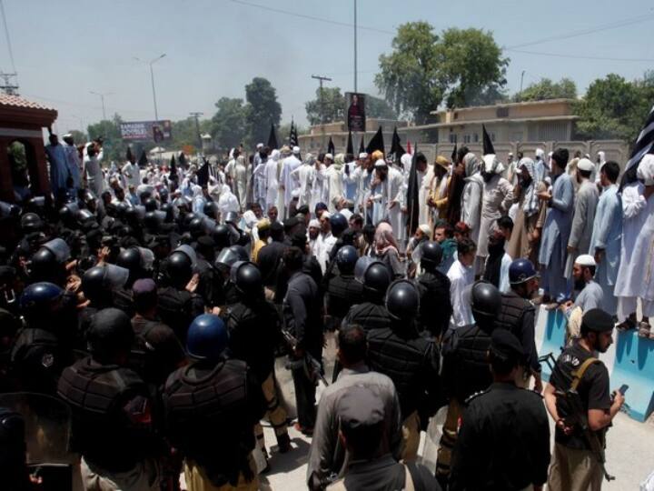 Pakistan Peshawar two group clashed over delimitation of coal mine more fifteen people died Pakistan Coal Mine Clash: पाकिस्तान की कोयला खदान में खूनी झड़प, 16 लोगों की गई जान