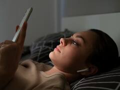 देर रात तक जागना सेहत के लिए खतरनाक, शरीर को हो सकते हैं ये गंभीर नुकसान