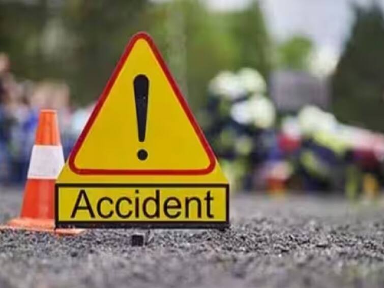 Road Accident in Rangareddy And East Godavari Distrcr Seven People Died in Two Different Place Accidents  Road Accident: తెలుగు రాష్ట్రాల్లో ఘోర రోడ్డు ప్రమాదాలు - రెండు వేర్వేరు ఘటనల్లో ఏడుగురు దుర్మరణం   