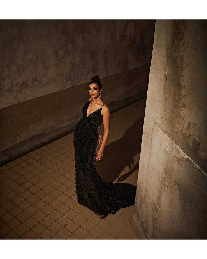 Serving yet another look in a black dress with tassle detailing, Deepika won hearts with her smouldering look.