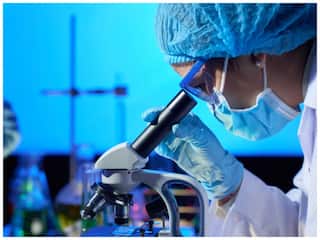 मेडिकल साइंटिस्ट बनना है तो क्या पढ़ाई करनी होगी, इसके बाद कितनी सैलरी मिलती है?