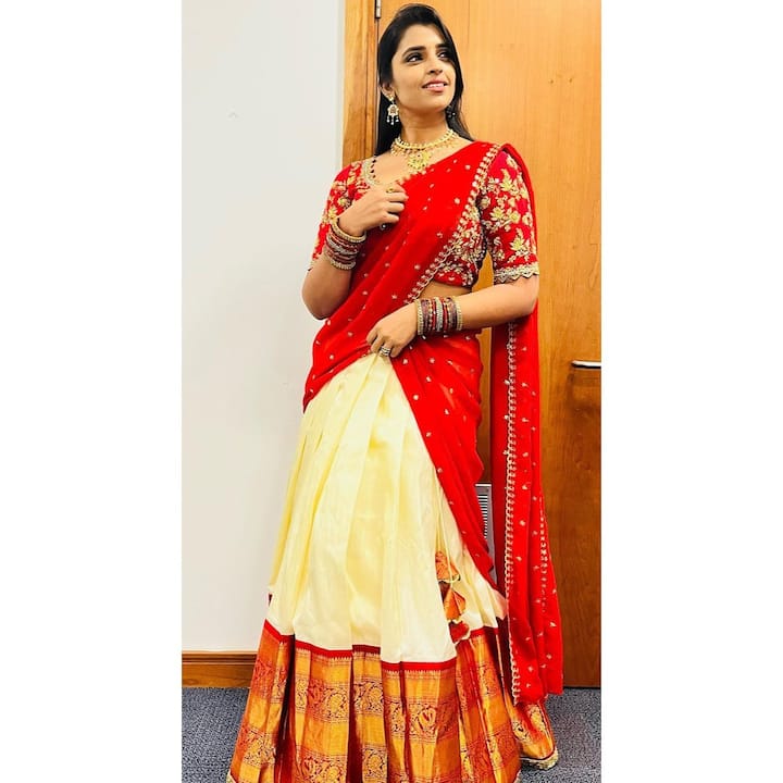 శారీలో యాంకర్ శ్యామలా స్టన్నింగ్ లుక్స్
