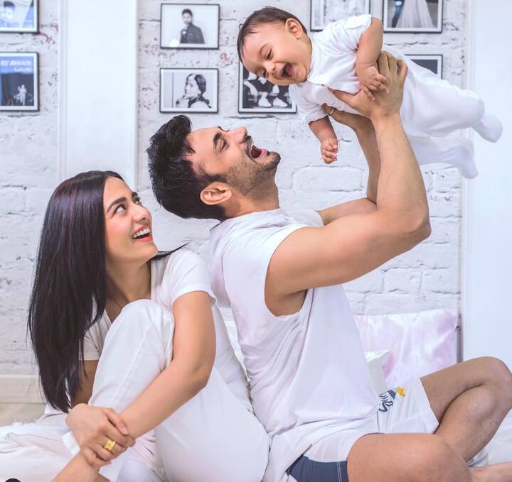 अमृता राव और आरजे अनमोल हैप्पी मैरिड कपल हैं. इस जोड़ी का एक प्यारा सा बेटा भी है.