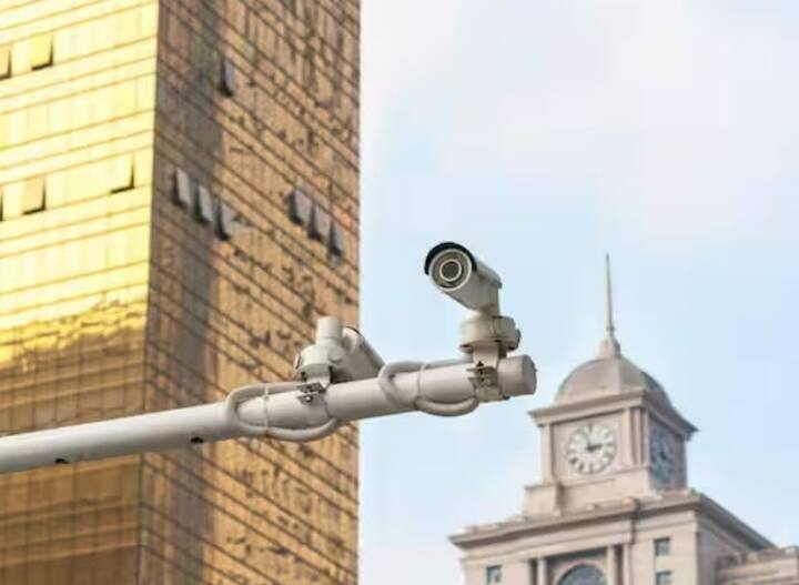 બગદાદમાં 1000 લોકો દીઠ 16 કેમેરા અને લંડનમાં 1000 લોકો દીઠ 13 કેમેરા છે. સેન્ટ પીટર્સબર્ગમાં 1,000 લોકો દીઠ કુલ 13 કેમેરા છે.