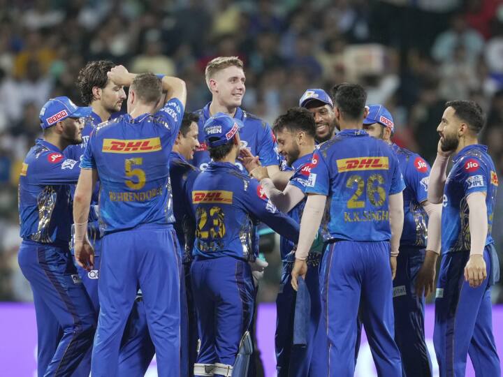 Gujarat Titans Mumbai Indians Chennai Super Kings Playoffs Race & Points Table IPL 2023 Latest News IPL 2023 Playoffs: DC-SRH बाहर, गुजरात ने टॉप-2 में पक्की की जगह, अब प्लेऑफ के 3 स्पॉट के लिए 7 टीमें दावेदार