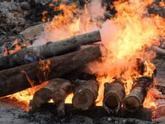 Cremation Rules: అంత్యక్రియలు నిర్వహించిన తర్వాత శ్మశానం నుంచి వచ్చేస్తూ వెనక్కి తిరిగిచూస్తే!