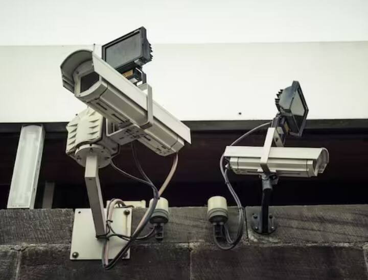 લોસ એન્જલસમાં 1,000 લોકો દીઠ 9 કેમેરા, ઝિન્બેઈમાં 8 અને સિઓલમાં 8 કેમેરા છે. આ કેમેરા દરેક હિલચાલ પર નજર રાખે છે.