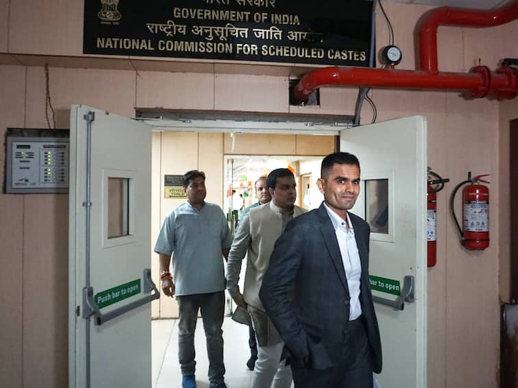 Aryan Khan Drug Case: CBI Summons Ex-NCB Officer Sameer Wankhede On Thursday For Questioning Aryan Khan Drug Case: CBI Summons Ex-NCB Officer Sameer Wankhede On Thursday For Questioning
