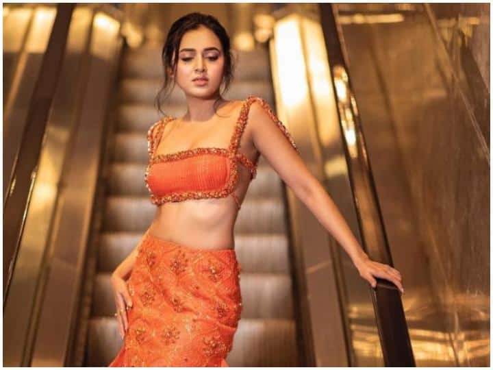 Tejasswi Prakash Diet Plan From Breakfast To Lunch And Dinner And Cheat Day Meal Know Details Here | What is the secret of Tejasswi Prakash's curvy figure and perfect glow? Learn