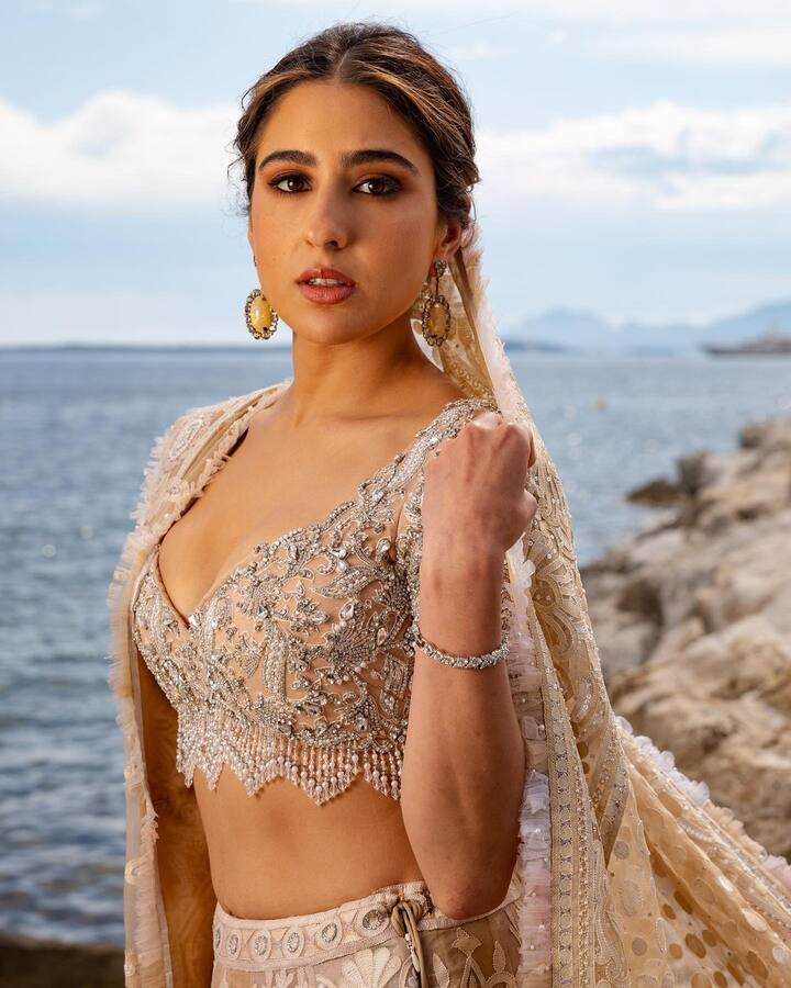 உன் கண்ணு அழகுக்கு தான் கன்னடா நாட்ட வாங்கி தரட்டுமா..