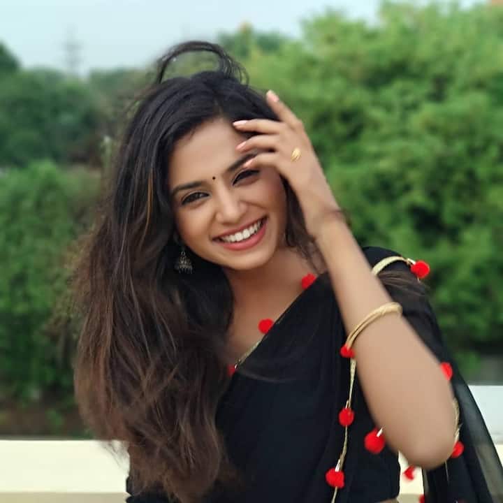 గుప్పెడంత మనసు వసుధార (రక్షా గౌడ) (Image Credit: Raksha Gowda/Instagram)