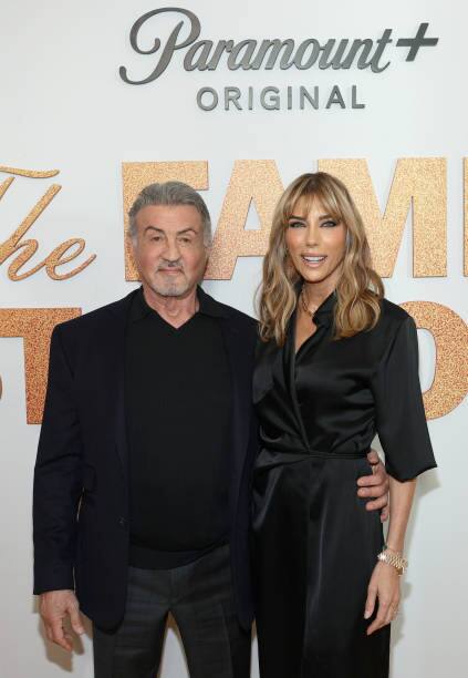 ਹਾਲੀਵੁੱਡ ਸਟਾਰ ਸਿਲਵੈਸਟਰ ਸਟੇਲੋਨ ਉਹ ਨਾਮ ਹੈ ਜੋ ਕਿਸੇ ਜਾਣ ਪਛਾਣ ਦਾ ਮੋਹਤਾਜ ਨਹੀਂ ਹੈ। ਉਨ੍ਹਾਂ ਨੇ 70-80 ਦੇ ਦਹਾਕਿਆਂ 'ਚ ਹਾਲੀਵੁੱਡ 'ਤੇ ਰਾਜ ਕੀਤਾ ਹੈ। ਪਰ ਅੱਜ ਉਹ ਜਿਸ ਮੁਕਾਮ 'ਤੇ ਹਨ, ਉੱਥੇ ਪਹੁੰਚਣ ਲਈ ਉਨ੍ਹਾਂ ਨੇ ਸਖਤ ਮੇਹਨਤ ਕੀਤੀ ਹੈ।