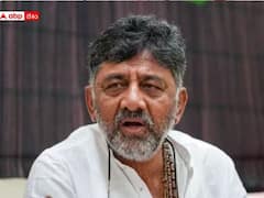 డీకే శివకుమార్‌కు సుప్రీంలో ఊరట, మధ్యంతర స్టే పిటిషన్ విచారణ వాయిదా