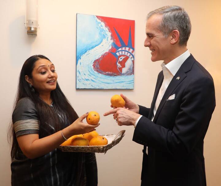 અન્ય એક ટ્વિટમાં એરિકે લખ્યું, ભારતમાં કેરી વિના ઉનાળાનો સમય અધૂરો છે?  ભારતની અગ્રણી ફાર્મ-ટુ-હોમ એજી-ટેક ફ્રૂટ કંપનીઓમાંની એક અને લાભાર્થી, INI ફાર્મ્સના સીઈઓ પૂર્ણિમા ખંડેલવાલનો આભાર