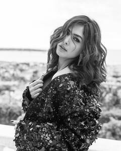 मोनोकनी ड्रेस संग ब्लेजर, कान्स में जाकर Mrunal Thakur का दिखा सिजलिंग अवतार, फैंस बोले-अगली नेशनल क्रश