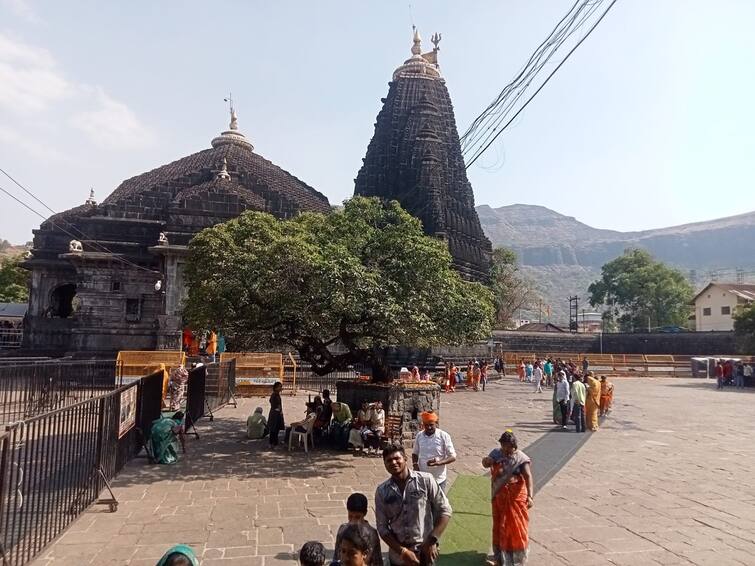 Trimbakeshwer temple controversy we will not offer incense to Trimbakeshwer temple decision of sandal Urus organizers Nashik Maharashtra Nashik Trimbakeshwer : 'हे सगळं भीती वाटण्यासारखच, कशाला हवीय परंपरा', उरूस आयोजक सलीम सय्यद झाले भावूक 