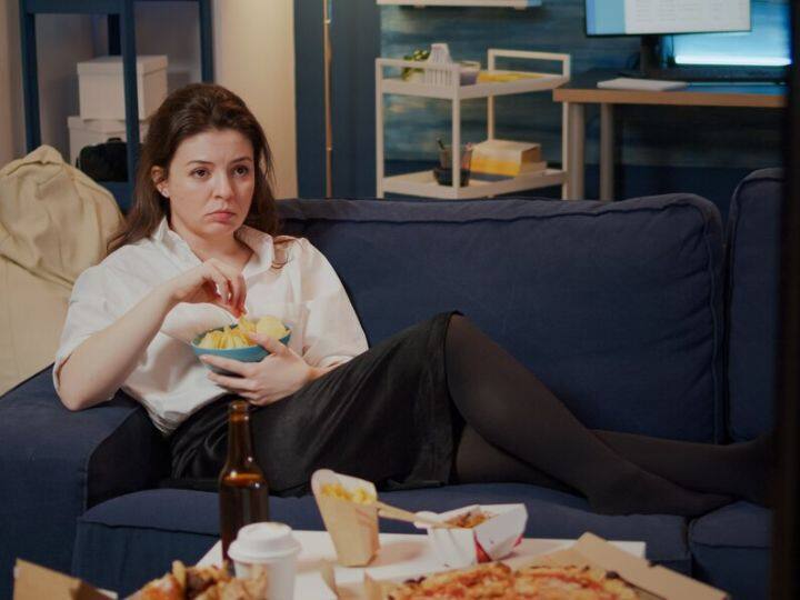 ज्यादा देर बैठे रहने से हो जाती हैं कई बीमारियां, जानें अगर बीच-बीच में मूवमेंट नहीं किया तो क्या होगा? Sitting Continuously For Long Time Causes Many Diseases Know Why Body Needs Movement ज्यादा देर बैठे रहने से हो जाती हैं कई बीमारियां, जानें अगर बीच-बीच में मूवमेंट नहीं किया तो क्या होगा?