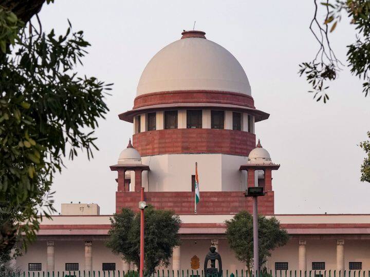 Centre Moves SC Seeking Review Of Verdict On Delhi Govt's 'Legislative And Executive Power Over Services' In Capital Centre Moves SC Seeking Review Of Verdict On Delhi Govt's Legislative, Executive Powers Over Services