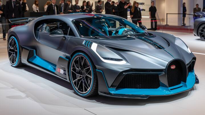 आठवी कार Bugatti Divo है. जिसकी कीमत लगभग 47,80,87,040 रुपये है.