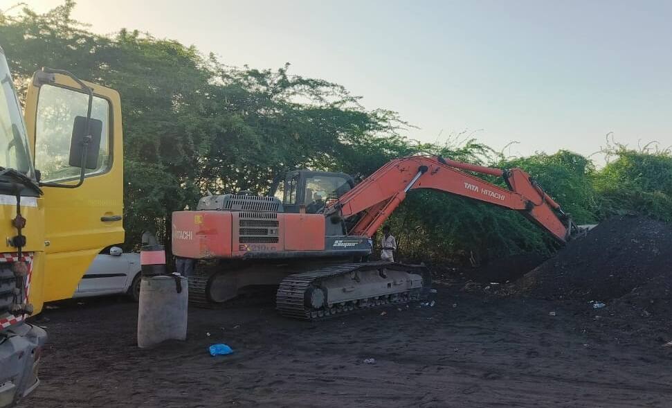 Surendranagar: થાનમાં ખાણ ખનીજ વિભાગના દરોડા, ગેરકાયદે ખોદકામ ઝડપાયુ, 2 કરોડથી વધુનો મુદ્દામાલ સીઝ Surendranagar: govt mining department raid in Surendranagar and caught more than two crore assets Surendranagar: થાનમાં ખાણ ખનીજ વિભાગના દરોડા, ગેરકાયદે ખોદકામ ઝડપાયુ, 2 કરોડથી વધુનો મુદ્દામાલ સીઝ